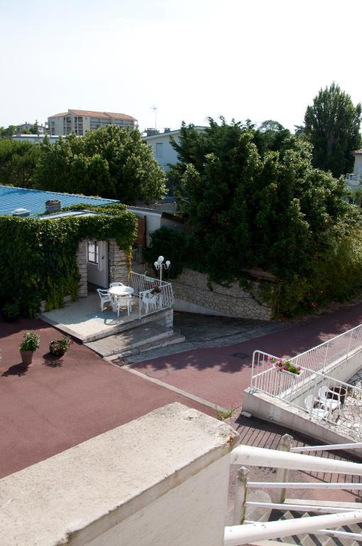 Le Pavillon Bleu Hotel Restaurant Royan Exterior photo