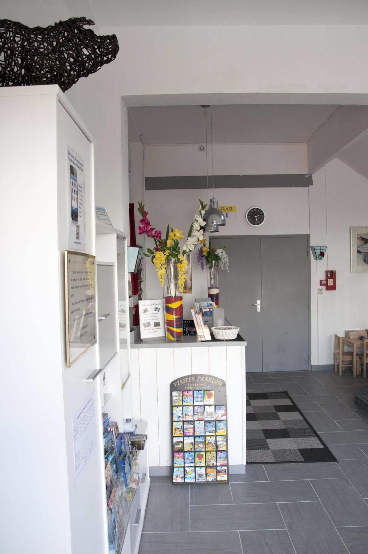 Le Pavillon Bleu Hotel Restaurant Royan Exterior photo
