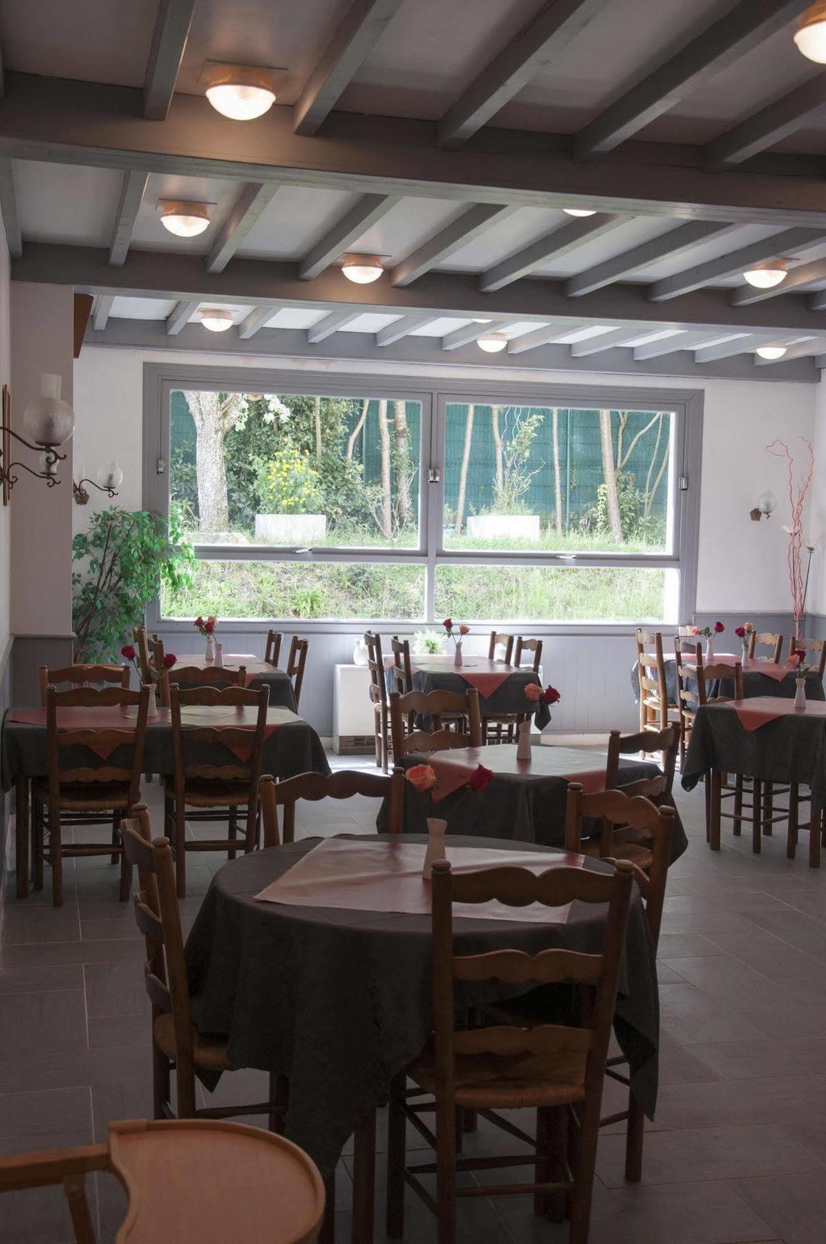 Le Pavillon Bleu Hotel Restaurant Royan Exterior photo